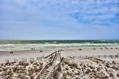 Image de Beach Front at Jetty East! One Free Beach Chair Setup Daily!