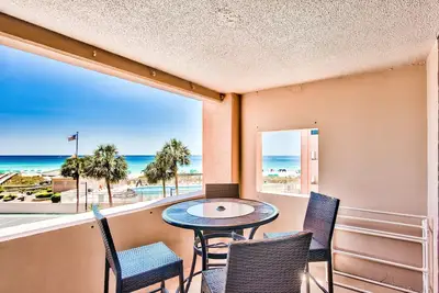Image de Beach Front at Jetty East! One Free Beach Chair Setup Daily!