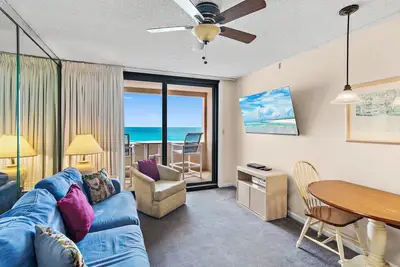 Image de Sunrise gulf view/beach front condo! Enjoy one free beach chair set up each day