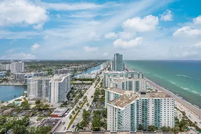 Image de Luxury Living Right on the Beach! 2 Bdr High Rise w\/ Resort Amenities