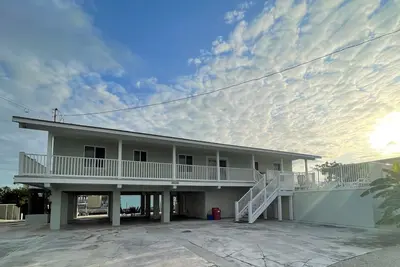 Image de Large 5 Bedroom Canal Home in Summerland Key, Fl with Pool