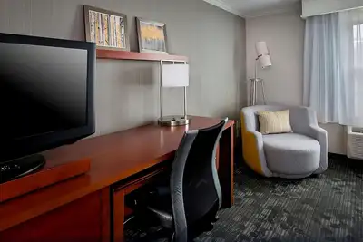 Image de Watch a Game @ Torcivia Common! 2 Family-friendly Units w/ Starbucks & Parking!