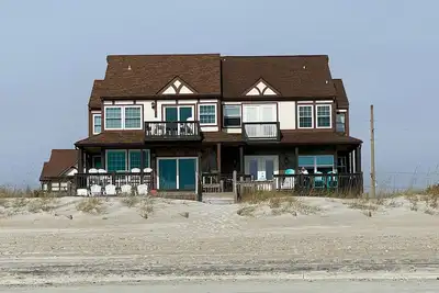 Image de Beautiful Oceanfront Beach Townhouse