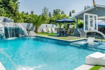 Image de Tropical Oasis w\/ hot tub, heated pool, waterfall