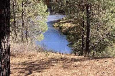 Image de Cozy home with Hot Tub, River View & Fire Pit!