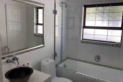 Image de Family Home with pool, Sleeps 6 and Pet Friendly