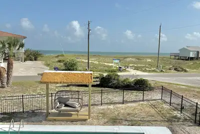 Image de Across Street From Beach, Private Pool, Fenced Yard, Pet Friendly!