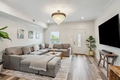 Image de Beautiful 5 Bedroom 5 en suite Bath luxury home by the Superdome