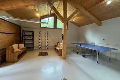 Image de Chalet, cheminée ou poêle à bois, parking, télévision, casier à ski, 208m², Morzine