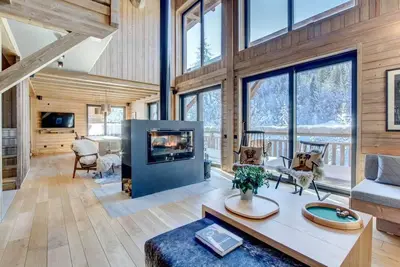 Image de Chalet, sauna, terrasse, cheminée ou poêle à bois, parking, télévision, 250m², Morzine