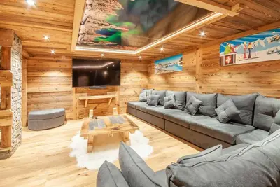Image de Chalet, sauna, terrasse, cheminée ou poêle à bois, parking, télévision, casier à ski, 175m², Morzine