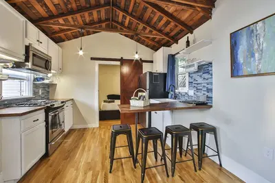 Image de Bungalow, 2 miles from Beach at Long Beach Casitas