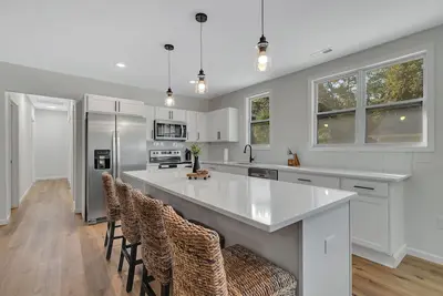 Image de 2 Homes! Coastal Vineyard Estate