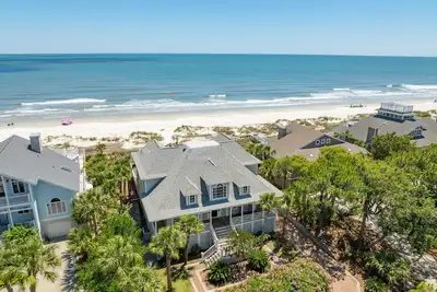 Image de Stunning Oceanfront Fripp Island Home! - New to Vrbo! Resort Access Included!