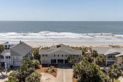 Image de Oceanfront Gem! 470 Tarpon Blvd - Resort Access Included! Golf Cart Included!