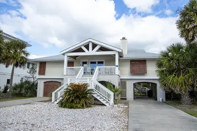 Image de 475 Tarpon Blvd - New to Vrbo! Resort Access Included!