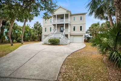 Image de 412 Tarpon Blvd - New to Vrbo! Resort Access Included!