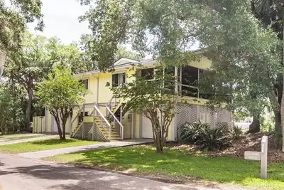 Image de 601 Dolphin Road - New to Vrbo! Resort Access Included!