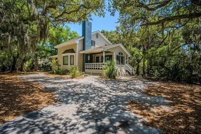 Image de 292 Tarpon Blvd - New to Vrbo! Resort Access Included!
