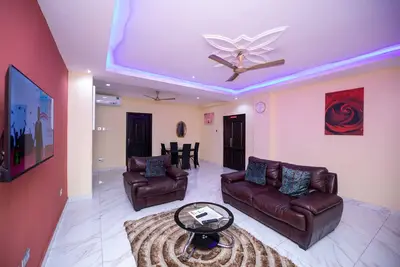 Image de Exclusive 2-Bedroom Furnished Apartment -  just over 25min drive to the Airport