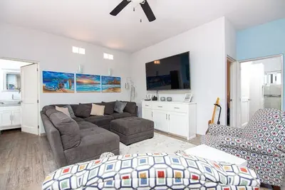 Image de New rental! Peaceful and cozy condo, just 2 minutes from the beach.