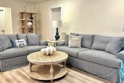 Image de Darling Sunny's Cottage - Pup Friendly, Pool, Ground Level & Close to. . .