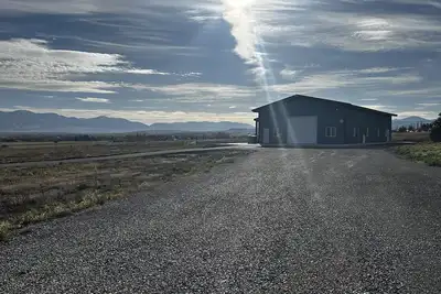Image de Welcome to the newest and funnest place to stay in Logan valley!