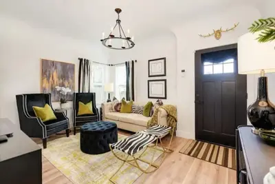Image de Home with charm and style near Ucd Med! \n