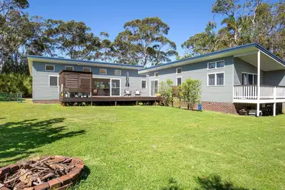 Image de The Cabin - Waterfront with Fireplace - 5 mins to the Bay