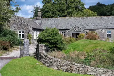 Image de Field Head with Estate parkland Views