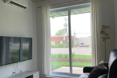 Image de Beautiful 1 br new condo with indoor pool and gym