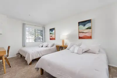 Image de South Coast Plaza Bungalow, 2/2 Condo with Pool, Gym, & Jacuzzi