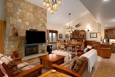 Image de Bear Claw 611 on Mountain Condo with Ski-In/Ski-Out Access!