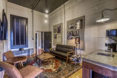 Image de The downtown Brenham Schoolhouse Hotel, Suite 3