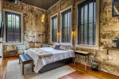 Image de The downtown Brenham Schoolhouse Hotel, Room C