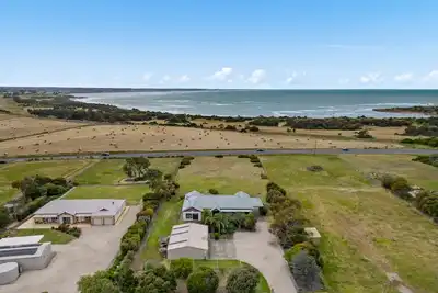 Image de Sea Breeze - Spacious home with lovely ocean views
