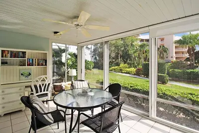 Image de Relaxing Siesta Key condo - Pickleball - 2 heated pools - beach access - Gbb 1344