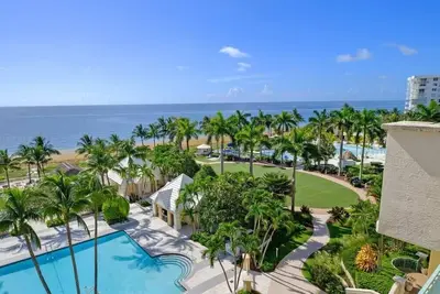 Image de A Great Suite at Your Hands! Suite by The Beach
