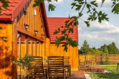 Image de Family chalet with livingroom, kitchen, 2 bedrooms and 2 bathrooms with shower.