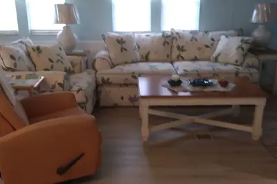 Image de 5 Minutes to Beach 5 minutes to 2 Pools! Newly Renovated 2 Bedroom 11/2 Bath
