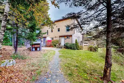 Image de Dog-friendly ocean-view home with grill, wood stove, deck, washer/dryer, & Ac