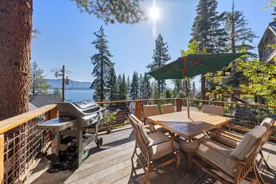 Image de Livin' on the Edge | Luxury With Hot Tub