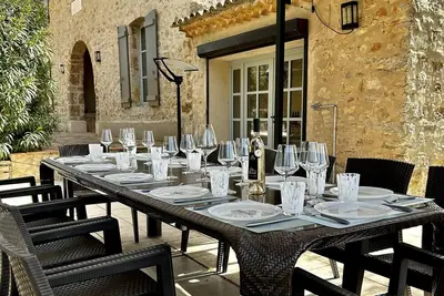 Image de Bastide provençale classée 4* au cœur d'un domaine privé