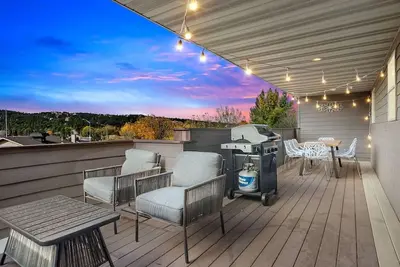 Image de Modern Home-Garage-Scenic Patio