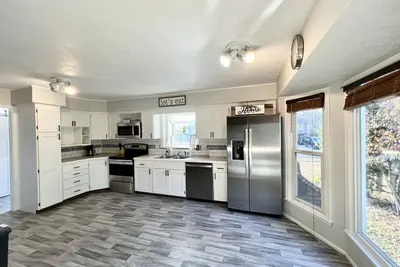 Image de Nice and Large House Near Longview lake