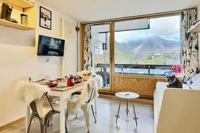 Image de Studio cabine cosy à Tignes avec balcon, proche pistes et commerces. Wifi inclus.