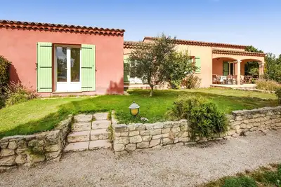 Image de Maison confortable à Mazan avec Wi-Fi