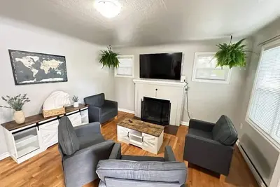 Image de Charming 1930s Style Rustic Home