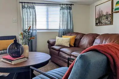 Image de Quiet and Unique 2br on Winery Row - The Elgin Project