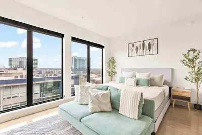 Image de Midtown Luxury with Skyline Views